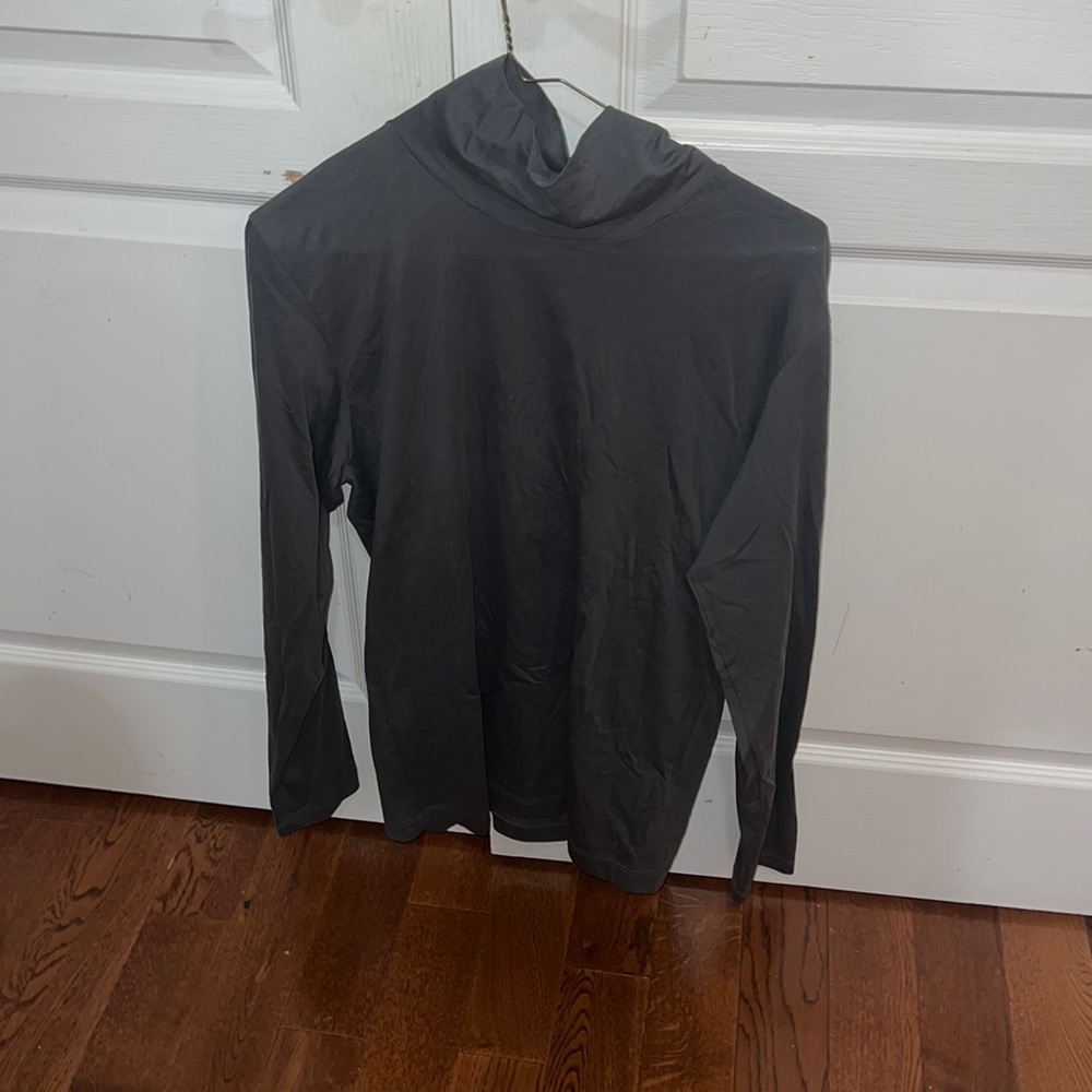 UNWORN THEORY MENS SMALL TURTLENECK
